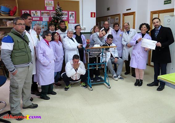 Caja Rural dona 400 euros para la compra de un ordenador al Centro Ocupacional