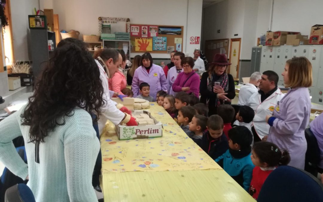 Escolares del Ciclo de Infantil del CEIP Cervantes visitan el C.D.O «El Lucero