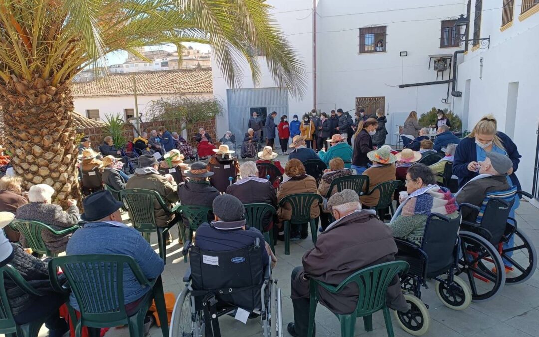 La Residencia de Mayores celebra la Candelaria con alumnos del IES Alhama