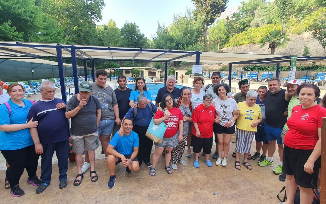 Voluntarios de CaixaBank y los miembros del Lucero comparten una jornada lúdica
